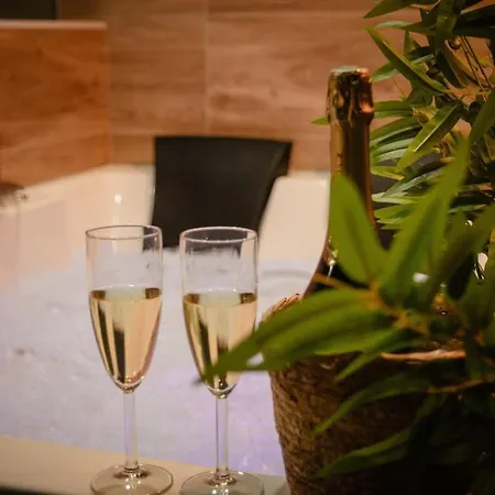 Апартаменты La Canopee, Jungle De Luxe - Jacuzzi Sauna *