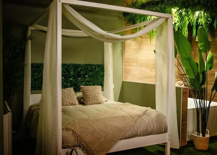 La Canopee, Jungle De Luxe - Jacuzzi Sauna * Homecourt